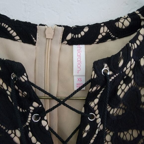 Xhilaration Black Cream Lace 3/4 Sleeve Lace-Up V-Neck Dress Size XS - Picture 8 of 8